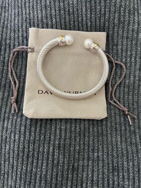 Beautiful Silver Cable Bracelet with Pearl Terminals